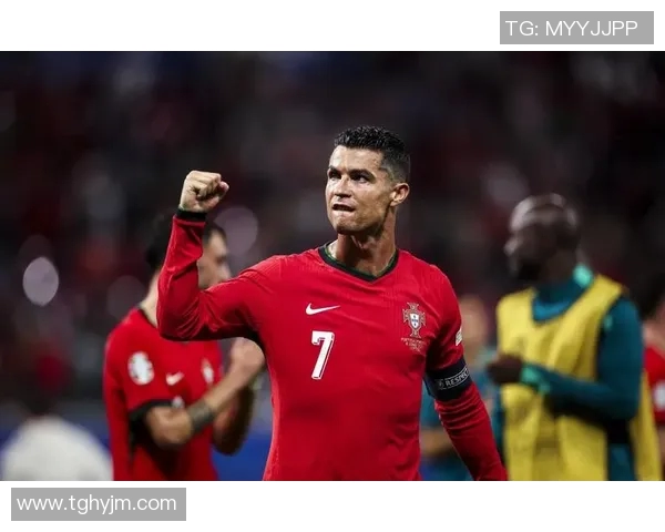 达尼洛的传奇之路:从青涩少年到足球场上的璀璨明星