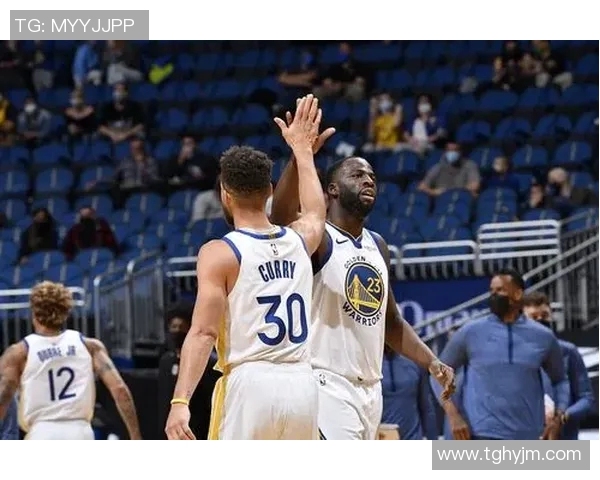 勇士与魔术激战11月27日赛场精彩回顾与分析